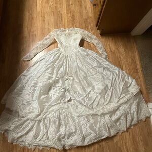 Vintage lace wedding dress